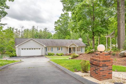 2761 Hemlock Court sold home in Laurel Pointe, Nebo, NC
