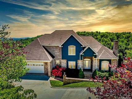 160 Mills Place sold home in Barebridge Hills, Asheville, NC