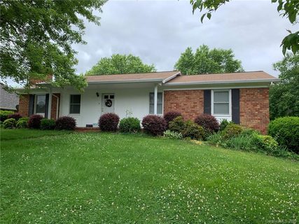 5 Knollridge Road sold home in Woodside Hills, Candler, NC