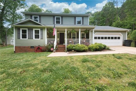 6101 Gold Creek Estate Drive sold home in Gold Creek Estates, Hickory, NC