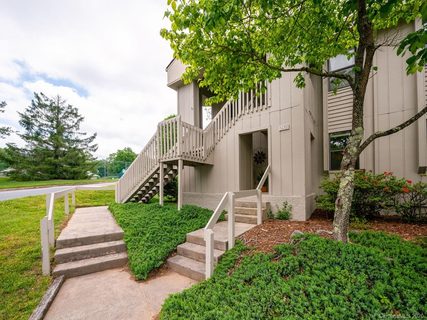 2101 Abbey Circle