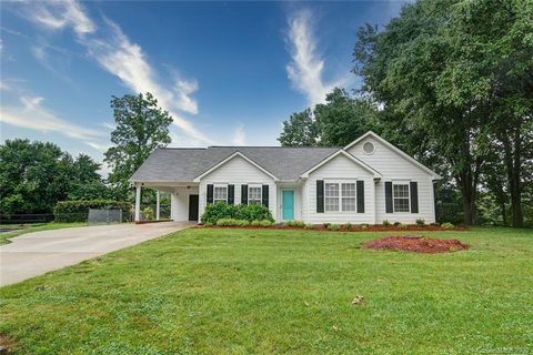 105 Chinaberry Court