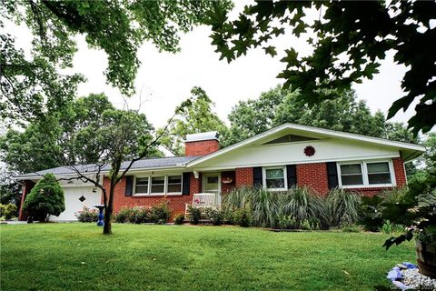 12 Hy Vu Drive sold home in Windy Heights, Canton, NC