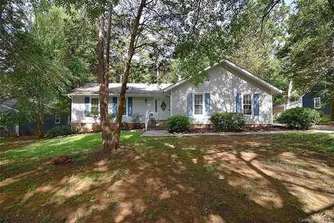 10817 Honey Bee Circle sold home in Innisfree, Charlotte, NC