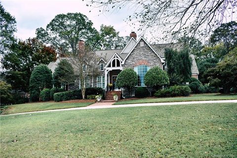 835 Craigmont Lane