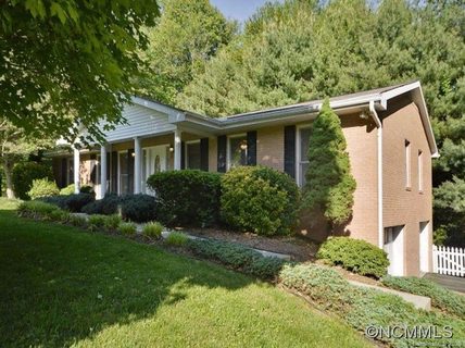 316 Melissa Way sold home in Rugby Meadows, Hendersonville, NC