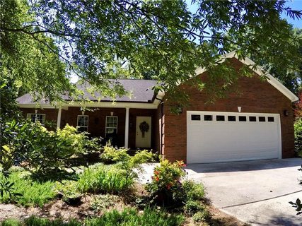 35 Forest Circle