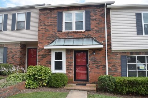 2705 N Center Street 53