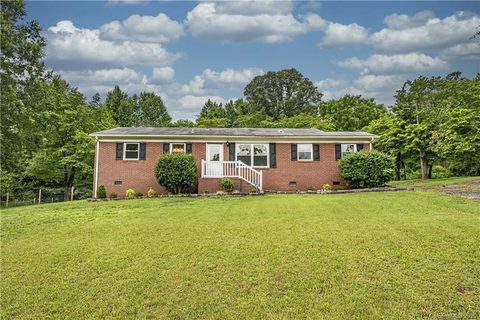204 Christopher Street sold home in Westland, Mount Holly, NC