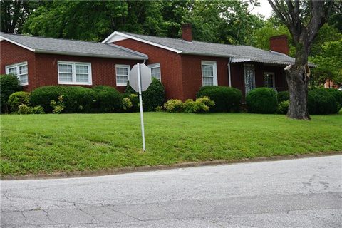 1024 Pennton Avenue sold home in Kentwood, Lenoir, NC