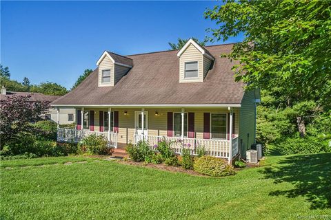 16 Westview Lane sold home in Dogwood Knolls, Weaverville, NC