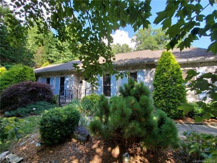 4 Riding Gate Road sold home in Hawthorne Hills, Hendersonville, NC