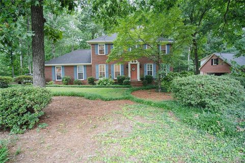 2818 Oakhurst Drive