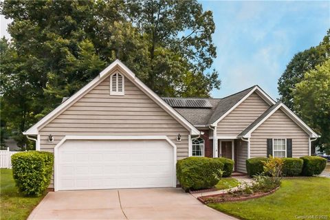 7411 Sarnia Place sold home in Hubbard Woods, Charlotte, NC