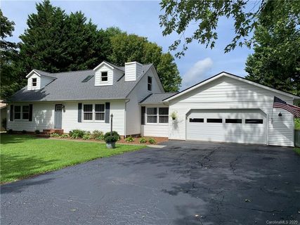 22 Meadow Drive sold home in Meadows of Etowah, Horse Shoe, NC