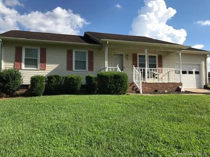 102 E College Manor Drive sold home in College Manor, Shelby, NC