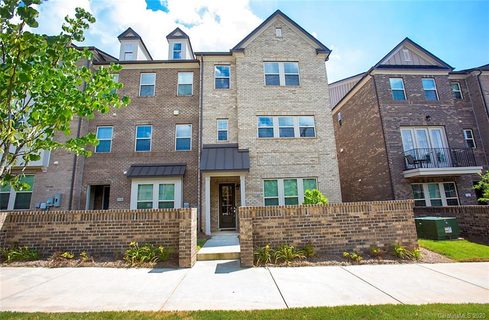 1328 E Woodlawn Road