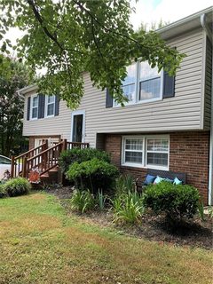 471 Heritage Farm Road sold home in Five Oaks, Hickory, NC