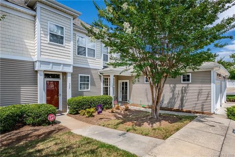 922 Claybrook Circle