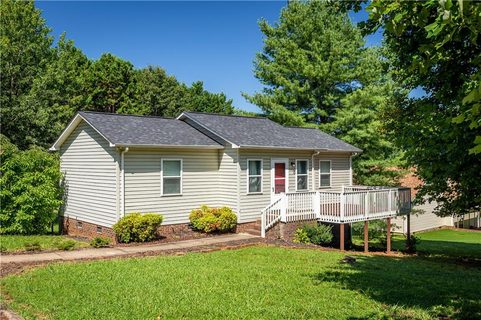 35 Five Oaks Lane sold home in Five Oaks, Hickory, NC