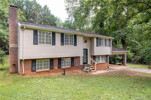 2113 Kingstree Circle sold home in Kingswood South, Gastonia, NC