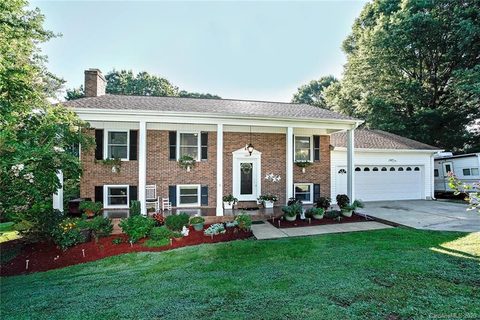 1005 Forestbrook Drive sold home in Forest Brook, Gastonia, NC