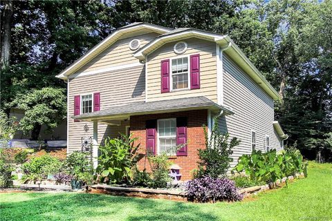 1021 Hickory Nut Street