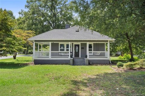 2601 Derita Avenue sold home in Walnut Hills, Charlotte, NC