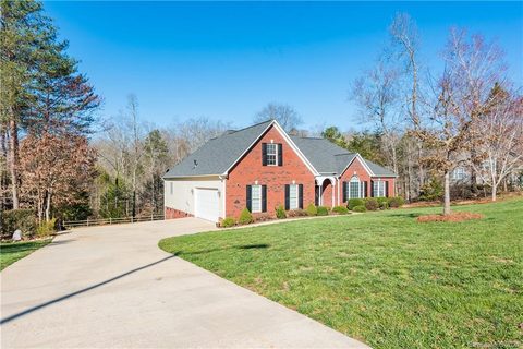 684 Briarwood Drive sold home in Clarendon Estates, Clover, SC