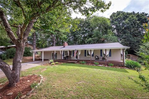 35 Evelake Drive