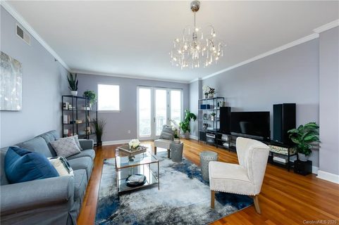 1315 East Boulevard 537