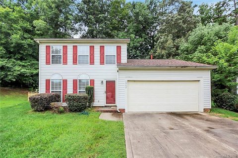 7402 Sarnia Place sold home in Hubbard Woods, Charlotte, NC