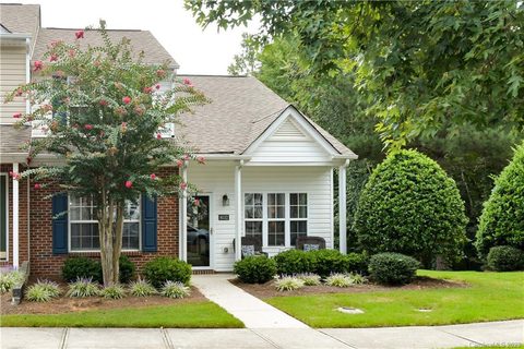 8032 Kennet Lane