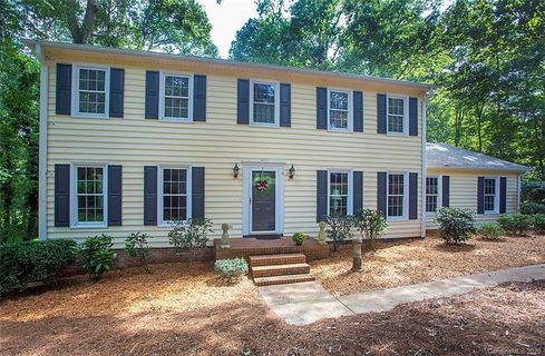 10501 Stonemede Lane sold home in Providence Ridge, Matthews, NC