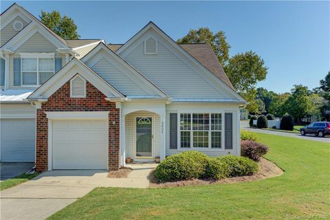6804 Beverly Springs Drive sold townhome in The Preserve at Beverly Crest, Charlotte, NC