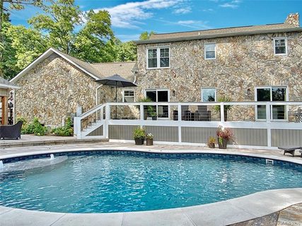 21413 Pinecrest Place