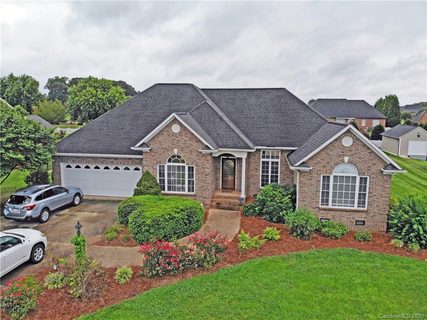 2932 Woodfield Lane sold home in The Fields at Weatherwood, Lincolnton, NC