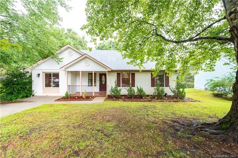 2922 Overlook Trail sold home in Stoneridge, Charlotte, NC