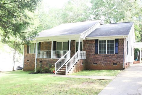 207 Roberts Avenue