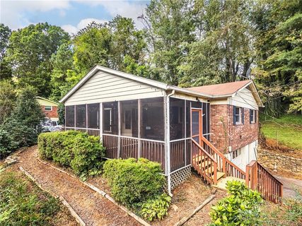55 Candler Heights Road sold home in Candler Heights, Candler, NC