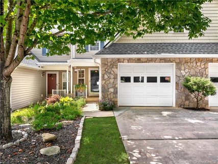 17 Willowick Drive sold home in Willoughby Run, Asheville, NC