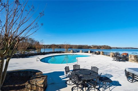 212 E Tattersall Drive