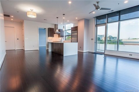 1100 Metropolitan Avenue 314
