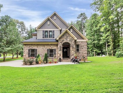 2200 Lakeview Circle