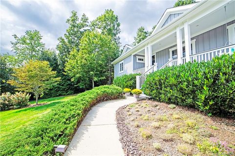 25 King Heights Drive