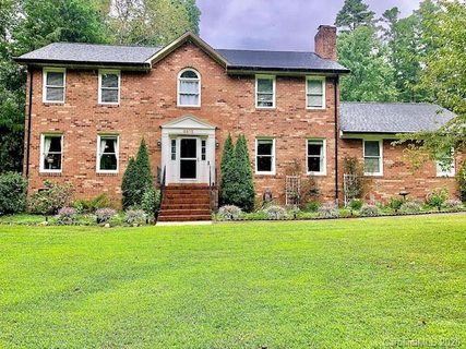 8912 Chinaberry Lane