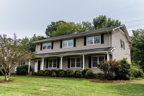 1002 Larkhaven Lane