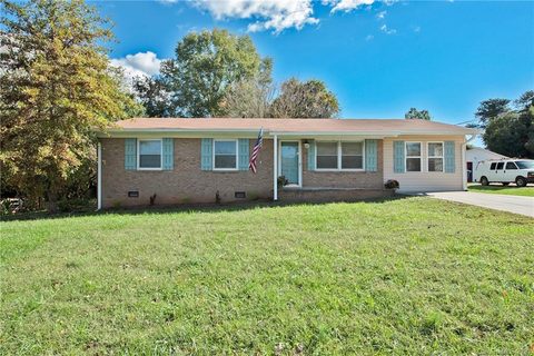 708 W Pine Circle