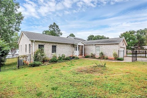 4384 Pine Harbor Drive sold home in Pine Harbor, Denver, NC