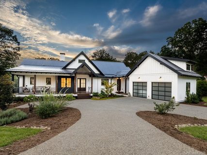54 Wandering Oaks Way